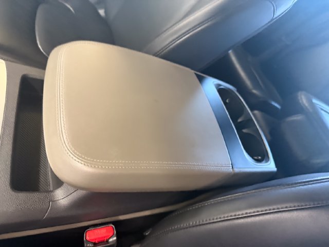 Used 2025 Kia Carnival FWD image 16