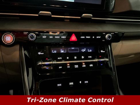 Used 2022 Kia Carnival EX FWD image 15