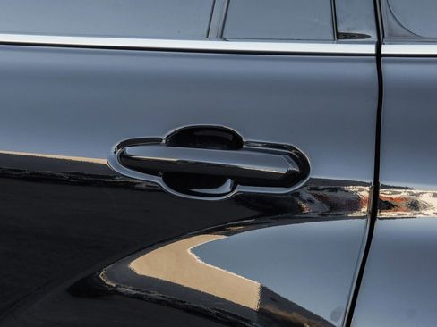 Used 2021 Toyota Highlander XLE image 50