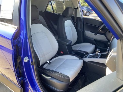 Used 2024 Hyundai Venue SEL image 19