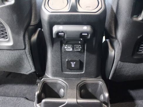 Used 2025 Jeep Wrangler Unlimited Rubicon image 24