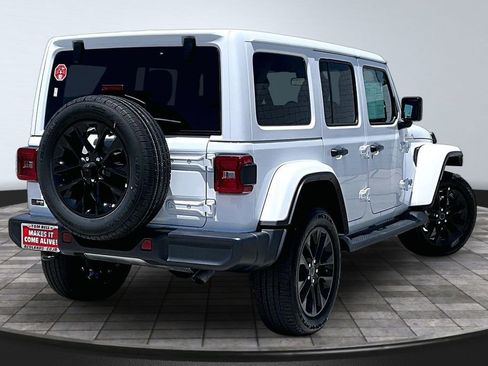 Used 2025 Jeep Wrangler Unlimited Sahara AWD/4WD image 22