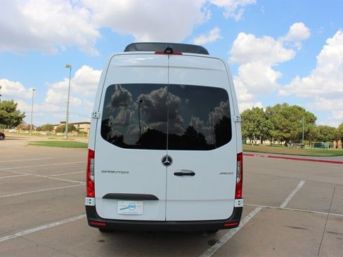 Used 2025 Mercedes-Benz Sprinter 2500 image 4