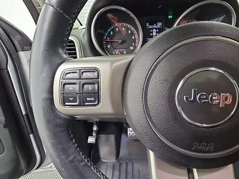 Used 2011 Jeep Grand Cherokee Limited w/ Luxury Group II image 24