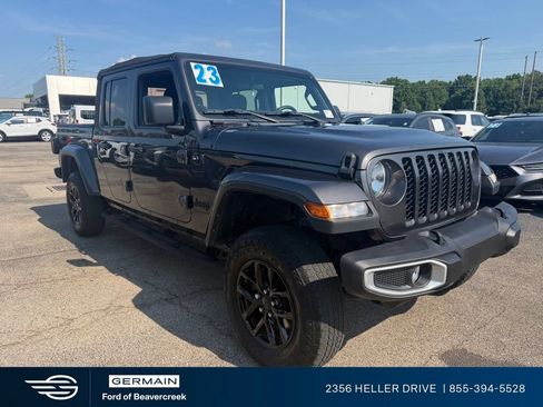Used 2023 Jeep Gladiator Sport AWD/4WD image 2