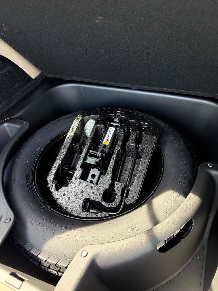 Used 2019 Jeep Grand Cherokee Laredo RWD image 28