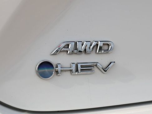 Used 2025 Toyota Camry LE AWD/4WD image 10