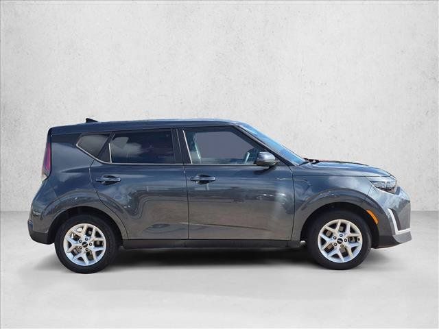 Used 2024 Kia Soul LX w/ Option Group 015 FWD image 4