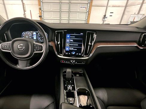 Used 2022 Volvo S60 B5 Momentum w/ Advanced Package image 14