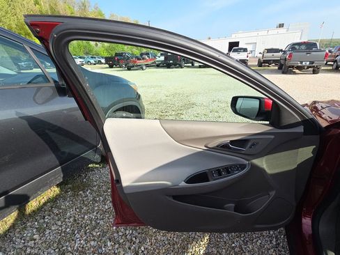 Used 2025 Chevrolet Malibu LT FWD image 7