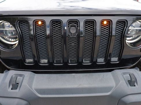 Used 2020 Jeep Wrangler Unlimited Sahara AWD/4WD image 11