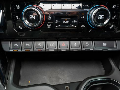 Used 2023 GMC Sierra 1500 AT4 w/ AT4 Premium Package image 28