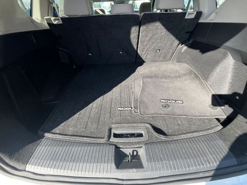 Used 2025 Nissan Rogue SV image 33