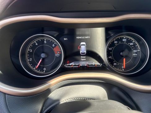 Used 2017 Jeep Cherokee Limited w/ Luxury Group FWD image 12