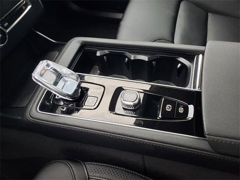 Used 2025 Volvo XC90 B6 Plus image 25