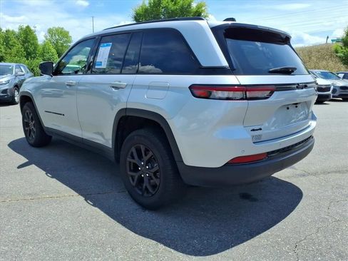 Used 2025 Jeep Grand Cherokee Altitude AWD/4WD image 34