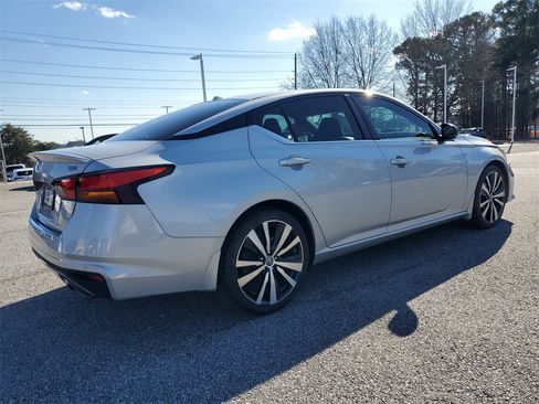 Used 2020 Nissan Altima 2.5 SR w/ Premium Package image 5