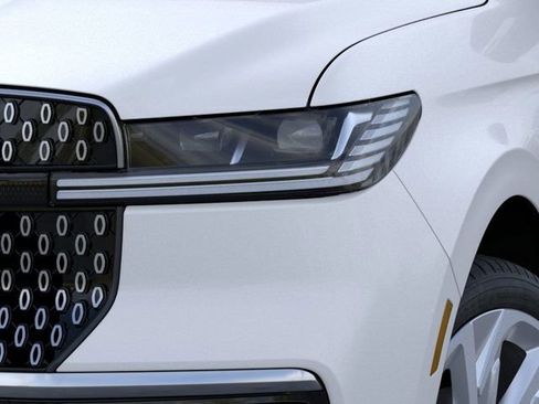 New 2025 Lincoln Navigator Reserve AWD/4WD image 18