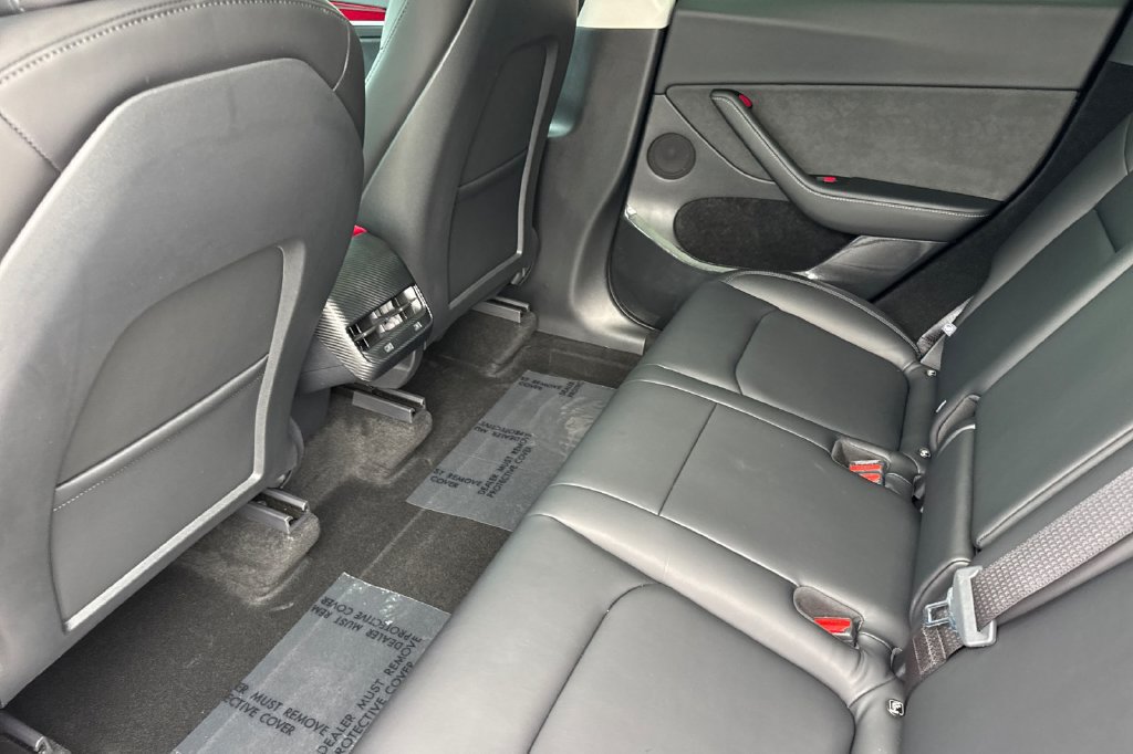 Used 2025 Tesla Model Y Long Range RWD image 11
