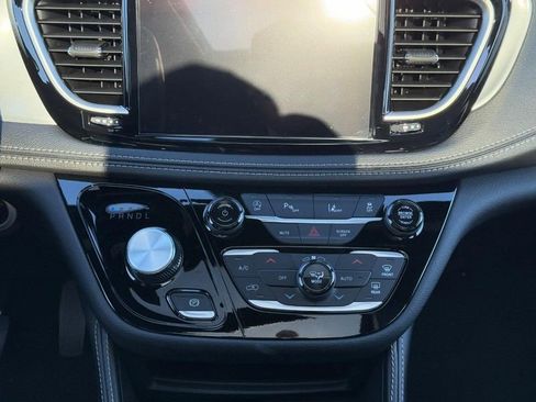 New 2026 Chrysler Pacifica Limited w/ S Appearance Package image 10