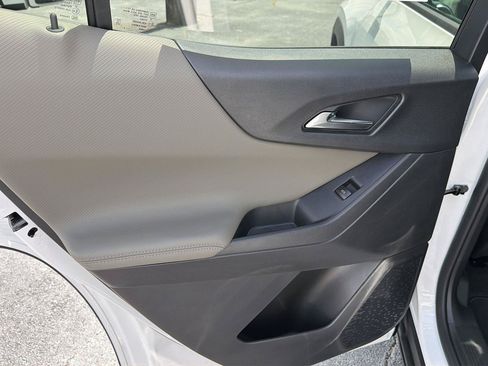 New 2026 Chevrolet Equinox LT w/ Convenience Package II FWD image 17