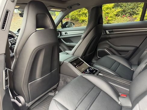 Used 2023 Porsche Panamera Platinum Edition image 32