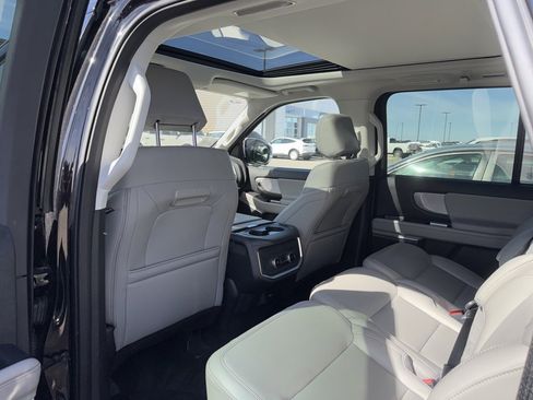 Used 2025 Ford Expedition Max Active image 9