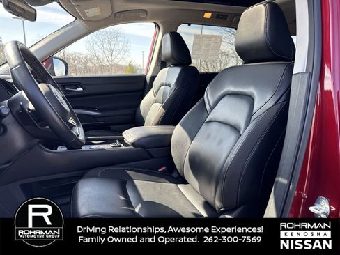 Used 2024 Nissan Pathfinder SL w/ SL Premium Package image 12