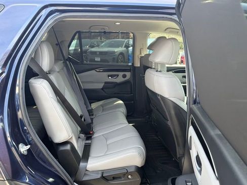 Used 2025 Honda Pilot EX-L image 32