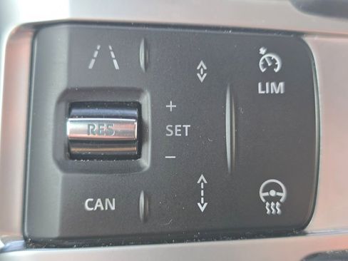 Used 2023 Land Rover Discovery S R-Dynamic AWD/4WD image 32