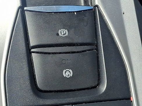 Used 2023 Ford Explorer XLT AWD/4WD image 25