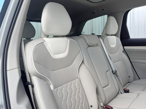 Used 2025 Volvo EX90 Ultra image 46