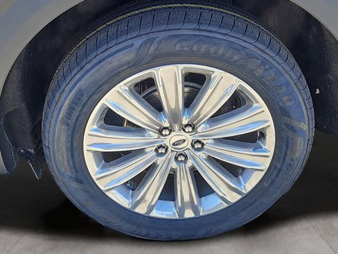 Certified 2022 Ford Explorer Limited w/ Limited Technology Package AWD/4WD image 4