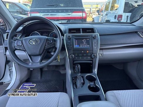 Used 2017 Toyota Camry LE image 27