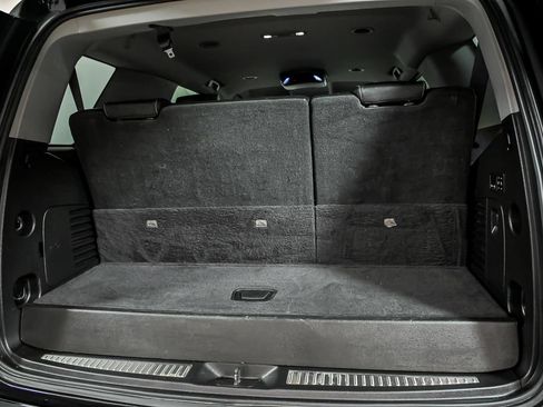 Used 2017 GMC Yukon SLT AWD/4WD image 9