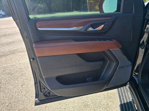Used 2024 GMC Yukon Denali Ultimate AWD/4WD image 9