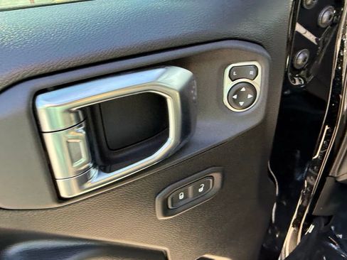 New 2025 Jeep Gladiator Mojave w/ Convenience Group image 14