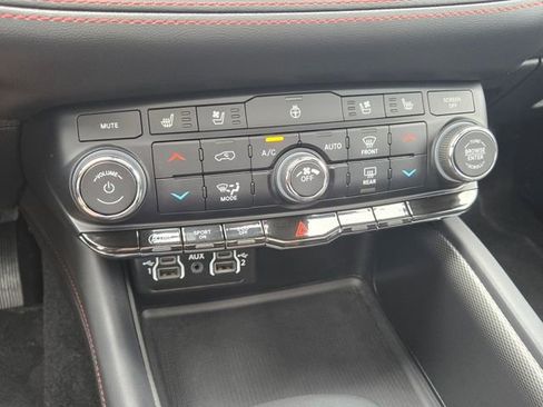 Used 2024 Dodge Durango GT image 32