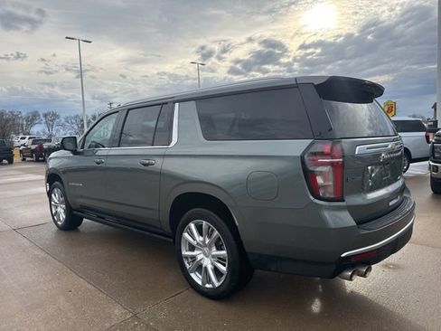 Used 2024 Chevrolet Suburban High Country w/ Advanced Technology Package image 5