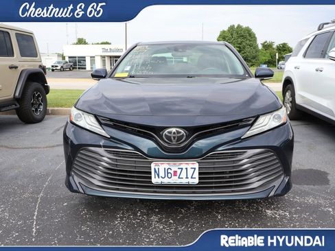Used 2019 Toyota Camry XLE FWD image 7