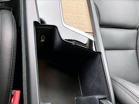 Used 2026 Volvo XC60 B5 Ultra w/ Climate Package image 36