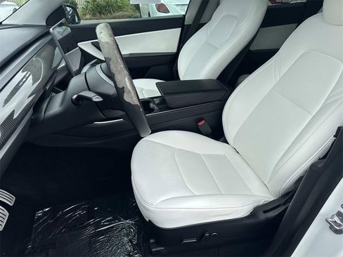 Used 2021 Tesla Model Y Performance image 14