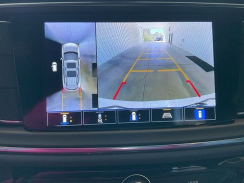 Used 2024 Buick Enclave Premium image 17