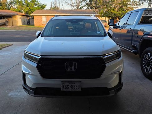 Used 2025 Honda Pilot Elite image 1