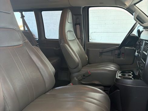 Used 2017 Chevrolet Express 3500 LS image 33