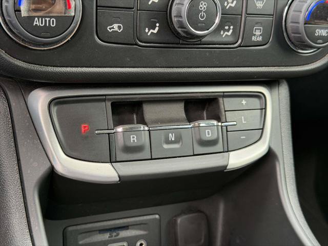 Used 2023 GMC Terrain SLT AWD/4WD image 32