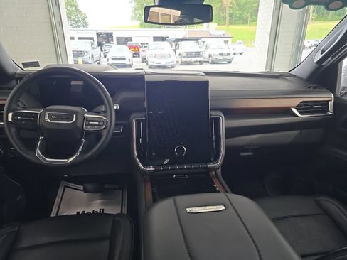Certified 2025 GMC Yukon Denali AWD/4WD image 11