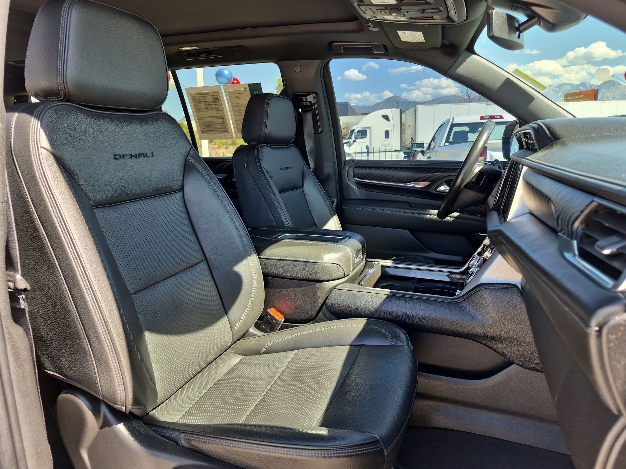 Used 2022 GMC Yukon Denali AWD/4WD image 29