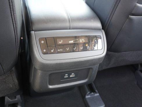 Used 2024 Nissan Pathfinder SL w/ SL Premium Package FWD image 32