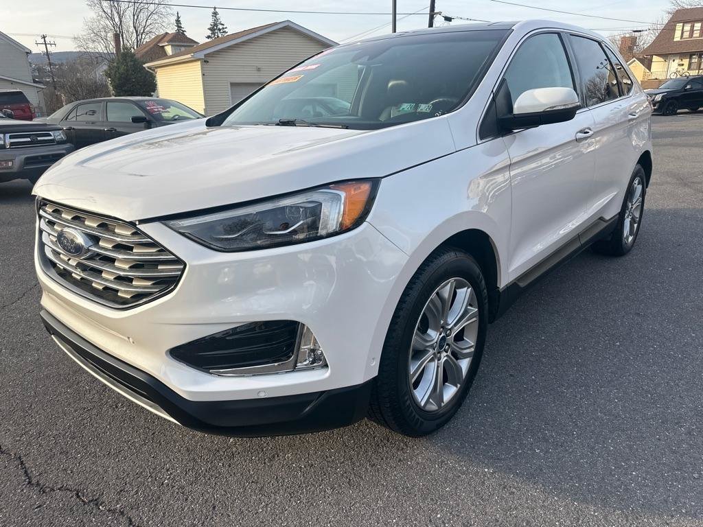 Used 2019 Ford Edge Titanium w/ Equipment Group 301A AWD/4WD image 4